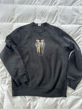Black Crewneck Sweatshirt with graphic Bear Motif